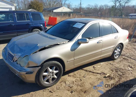 2002 Mercedes-Benz C 240 z USA, uszkodzony, nr VIN WDBRF61J62F199005
